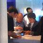 宫本茂亲临索尼展台排队试玩PSP Go