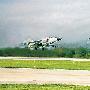 图文：我海军航空兵飞豹战机低气象课目训练