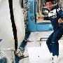 日本宇航员太空测试飞毯及除臭内裤(图)