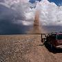 摄影师拍到美国大草原上空壮观龙卷风(图)