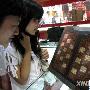 新中国第一套人民币缩微金条亮相北京![组图]