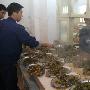 专稿:`今天吃大排、鸡腿` 探访我军新兵食堂(图)