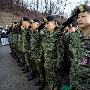 韩国国防部长尹光雄视察巴格拉姆军事基地的韩国陆军士兵