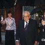 中美老朋友紫光阁叙谈 温家宝为基辛格打伞!图