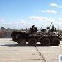 俄罗斯2010年将量产2款BTR-80改进型装甲车