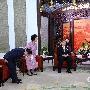 温家宝带日本遗孤走进中南海:你们回家了(图)