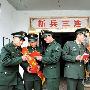 图文：济南军区新兵三连两名新兵荣立三等功