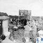 罕见历史珍图：朝鲜战争结束后互换战俘场景