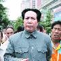 女“毛泽东”现身重庆 市民直呼比古月还像