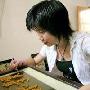 一少女练绝技 玉米拼出毛主席诗词艺术字