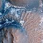 美探测器精彩火星照：夜迷宫山谷陡峭嶙峋(图)