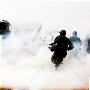 南京军区炮兵团设置1000多米染毒地域模拟实战