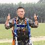 特种兵伞降教员首开我军从直升机侧门跳伞先河
