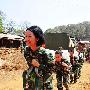 组图：实拍抗旱大军中最美丽的女兵身影