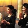 抓拍热烈欢迎温总理的韩国气质美女!(组图)