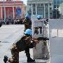 蒙古军礼服居然这么帅 蒙古兵庆祝维和军人节!