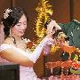 我军人穿军礼服举行婚礼：比交换钻戒更有意义