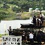 惨！亚洲第一战车河中沉没 战车变成潜水艇图(2)