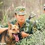 武警兵团大漠进行潜伏训练 检验官兵野战生存技能