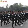 太帅了！中国仪仗队惹的墨西哥小兵妹来搭讪
