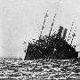 一战各国士兵的珍贵影像    日期： 1917 盟军船只被德国鱼雷击中，第一次世界大战期间