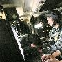 某团指挥员操控信息化指控系统