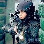 “恐怖分子”逼出“拐弯枪”武警特战分队反恐训练考核出现新装备