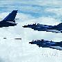 南空航空兵某团战机进行空中加油训练南空战机空中加油训练