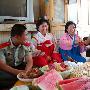 吉林长白：边防官兵中秋佳节情暖留守老人