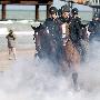 荷兰骑兵马奔长滩迎接“王子日”