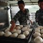 我军第二代野战后勤特种保障车服务高原驻训官兵