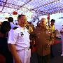 “和平方舟”中国海军医疗船举行甲板招待会