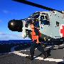 中国海军“和平方舟”号医院船在太平洋开展演练[组图] 