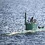 伊朗海军举行大规模军演 国产新式微型潜艇现身