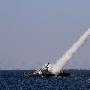 伊朗海军在霍尔木兹海峡附近发射新型中程导弹