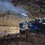 韩国军队改进型K-21步兵战车群参加进攻演习