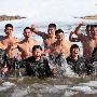 实拍韩国特种兵冬训 冰水里挑战极限耐寒