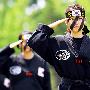 组图：韩国最美女特种兵 训练也化妆