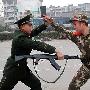 湖北十堰武警哨兵反袭击训练