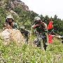 我海防连模拟战场环境训练士兵负重射击能力山地进攻