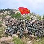 我海防连模拟战场环境训练士兵负重射击能力胜利欢呼 