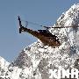 直升机“爬”升至世界最高峰—珠峰峰顶 [组图]