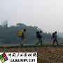 《我的长征》专题报道之9月20日参观新发现的红军坑[组图]