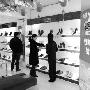 蜘蛛王悬赏百万征勇士 登世界之巅检测“鞋生命”[组图]