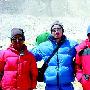 新疆啤酒珠峰登山6名攀登队员向过渡营地进发