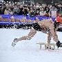 德国举办国际裸体滑雪大赛 真正“美丽冻人”