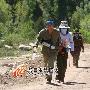 新疆阿勒泰首届山花徒步节举行 70个单位参加