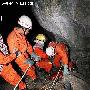 桂林三青年溶洞探险吊绳断裂 致一失踪两被困