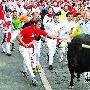 西班牙奔牛节:勇敢者的嘉年华(图)