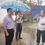 游客至上 暴雨来袭后的紧急救援